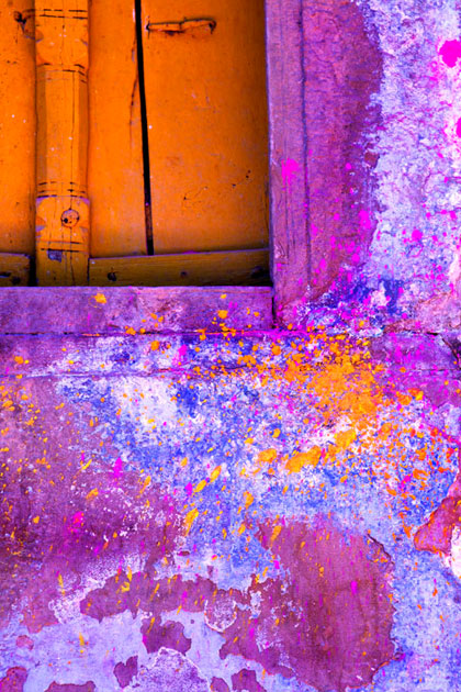 04_colorful.window.vrindavan.india.jpg